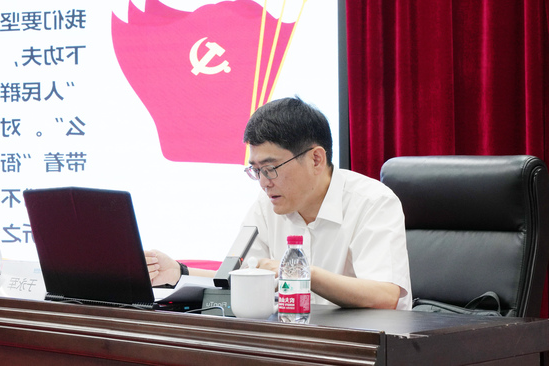 20250715深入贯彻中央八项规定精神专题党课(科研设计院)于永军特写(1).jpg